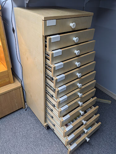 Elec.shop cabinet