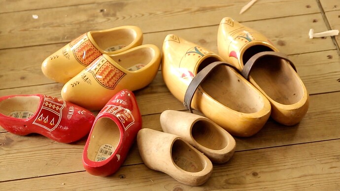 Klompen_(Dutch_Clogs),_Wooden_Shoes_Museum_in_Drenthe